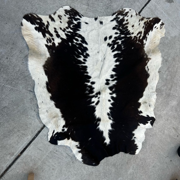 Luxurious Cow Skin Rug - Picture 2 of 3